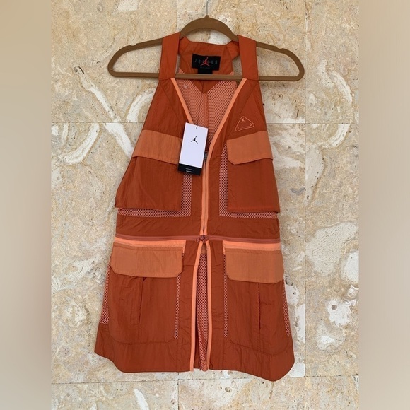 Jordan Women's 23 Engineered Layering Vest - Picture 2 of 8